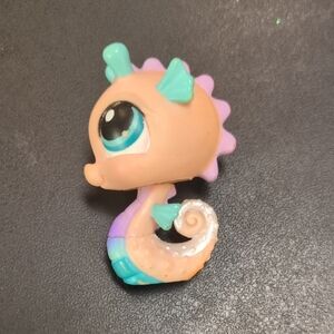 LPS Littlest Pet Shop 142 Pink Seahorse Blue Dot Eyes Hasbro.